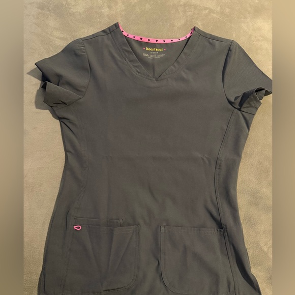 Heart soul scrub set. Small top and small, tall pants. - Picture 1 of 4